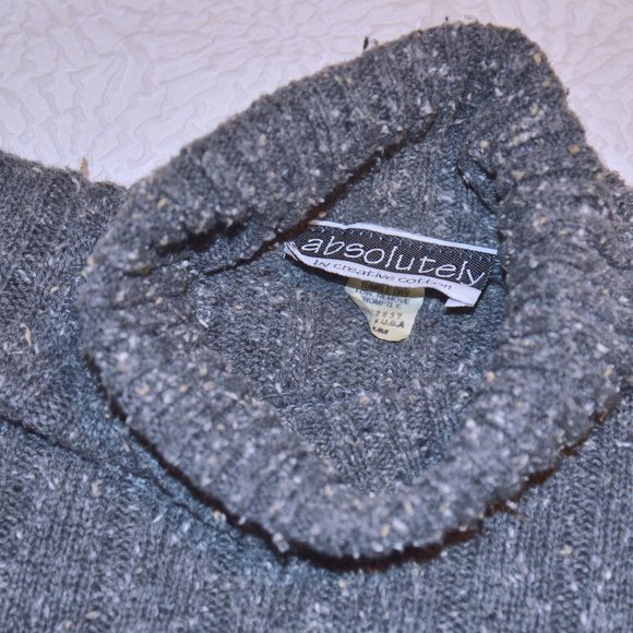 8/$20 Absolutely by creative cotton Vintage Turtleneck Sweater - Picture 8 of 9